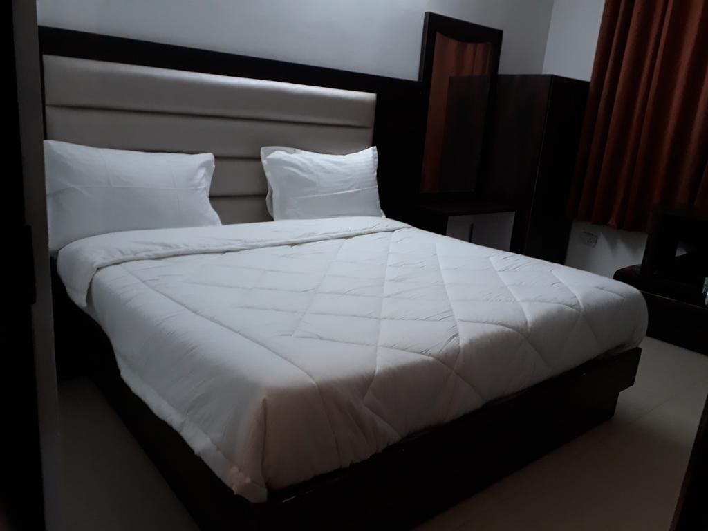 Hotel Katra Residency エクステリア 写真